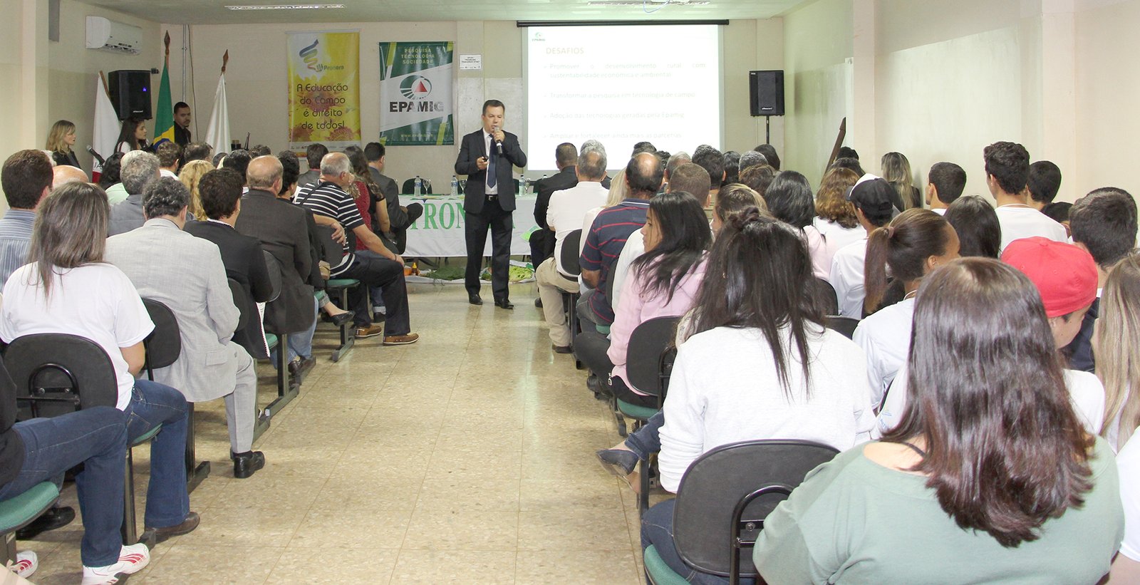 4172-epamig-e-incra-assinam-convenio-para-educacao-tecnica-de-estudantes-oriundos-de-reforma-agraria-e-agricultra-familiar
